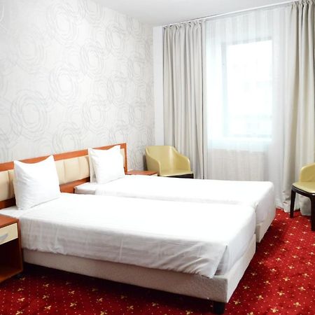 Kosher Hotel Lev Or Бухарест Экстерьер фото