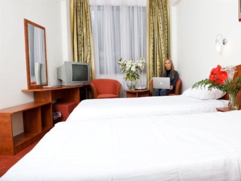 Kosher Hotel Lev Or Бухарест Экстерьер фото