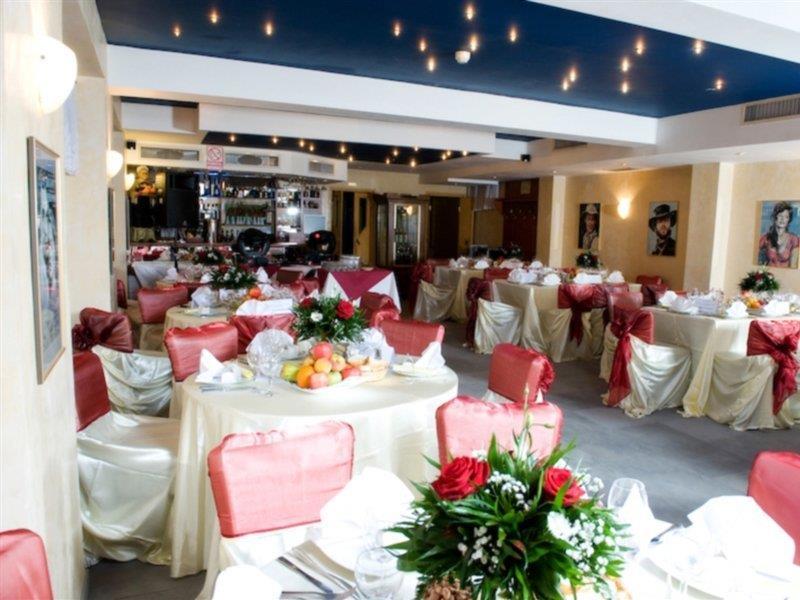 Kosher Hotel Lev Or Бухарест Экстерьер фото