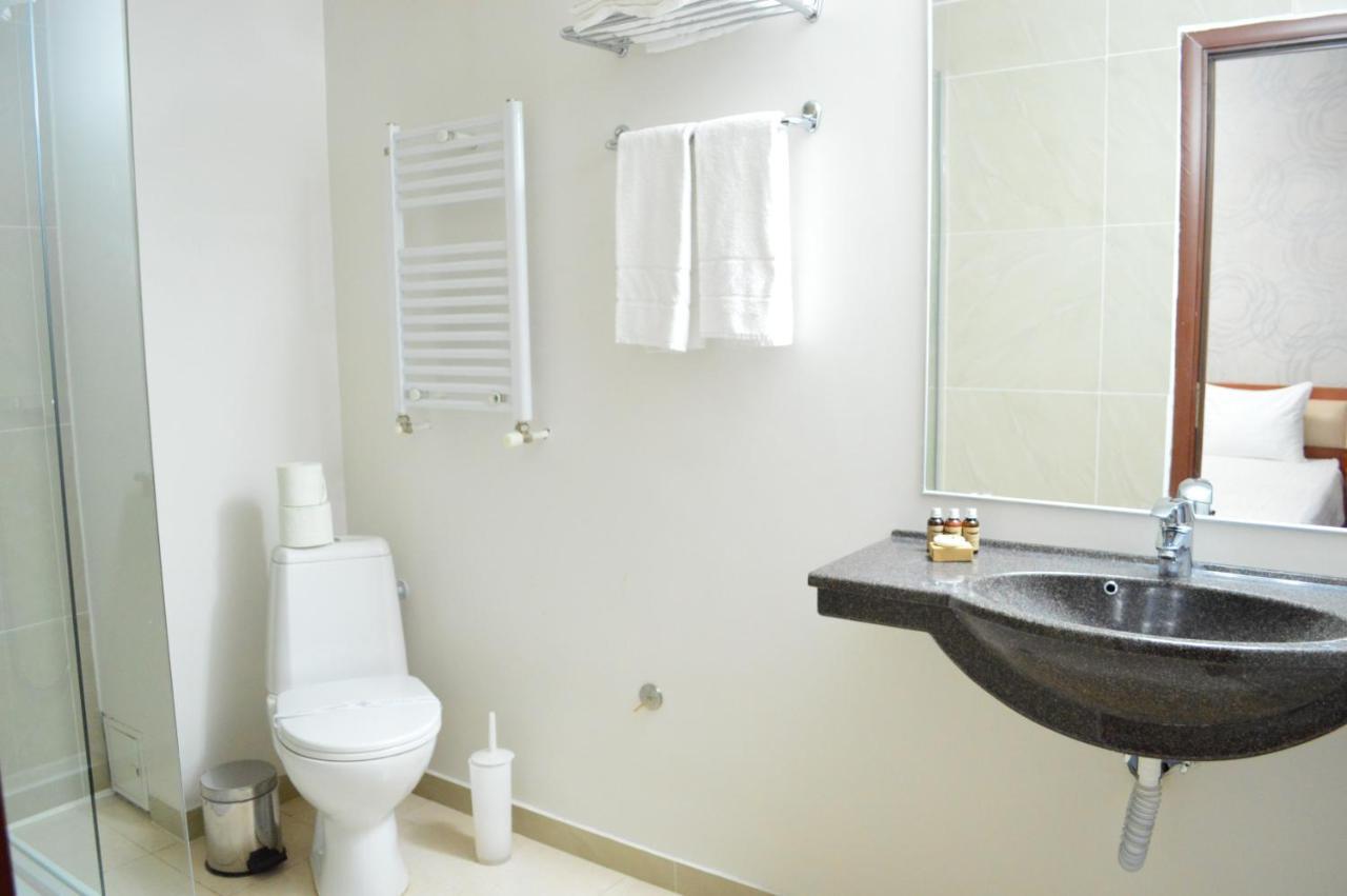 Kosher Hotel Lev Or Бухарест Экстерьер фото