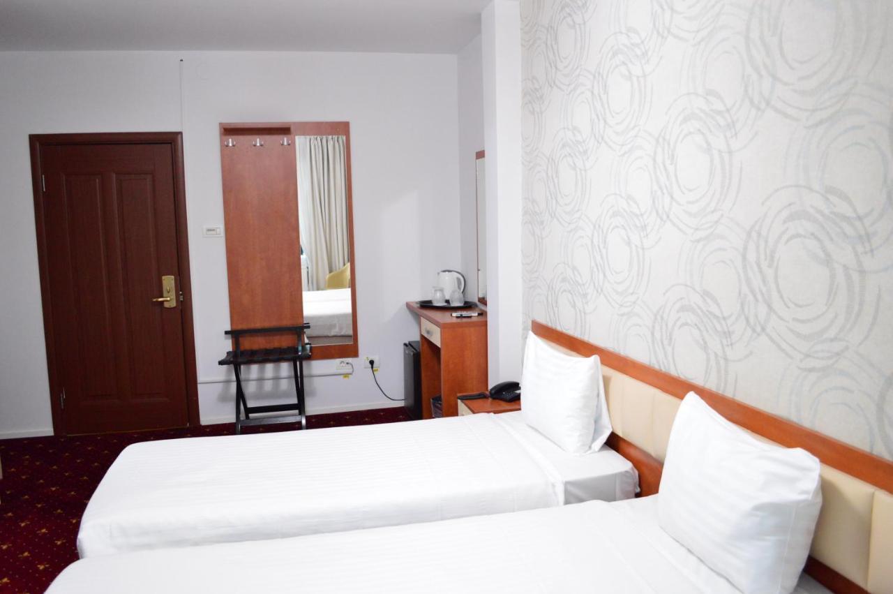 Kosher Hotel Lev Or Бухарест Экстерьер фото