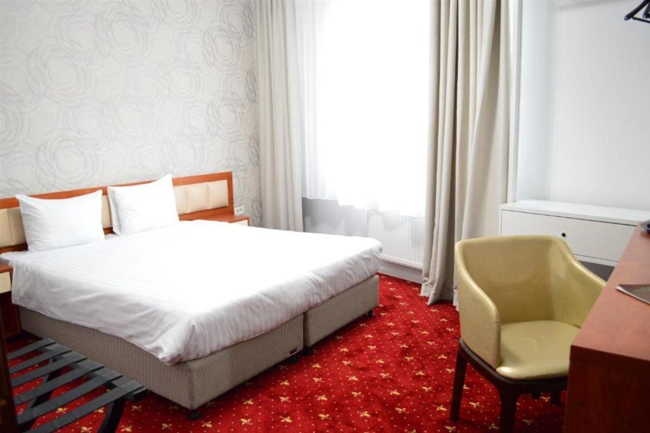 Kosher Hotel Lev Or Бухарест Экстерьер фото