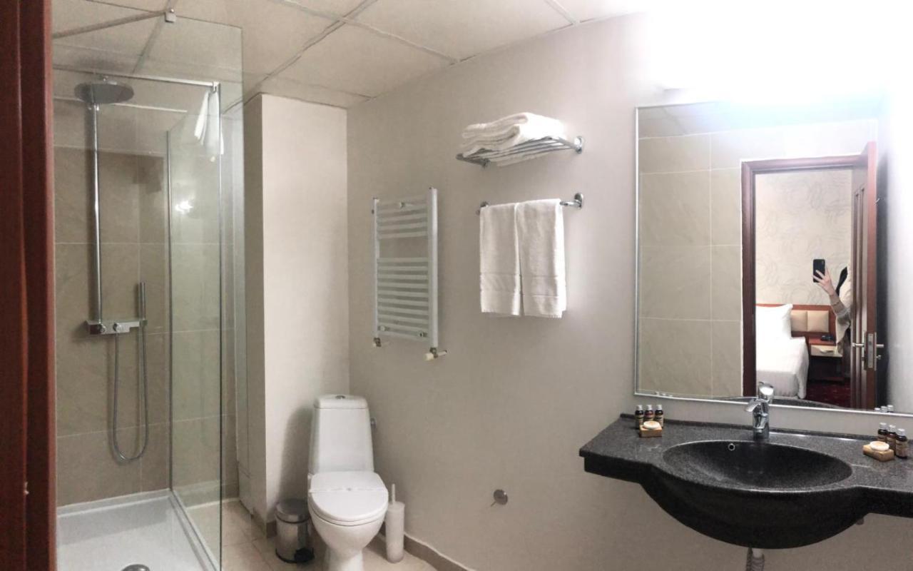 Kosher Hotel Lev Or Бухарест Экстерьер фото
