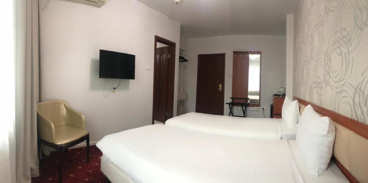 Kosher Hotel Lev Or Бухарест Экстерьер фото